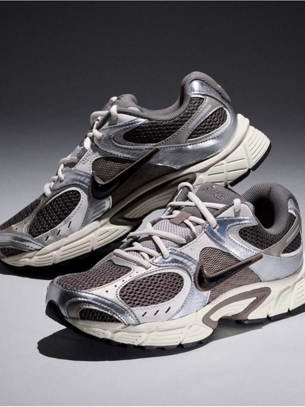 Nike V5 RNR Metallic Silver + Taupe